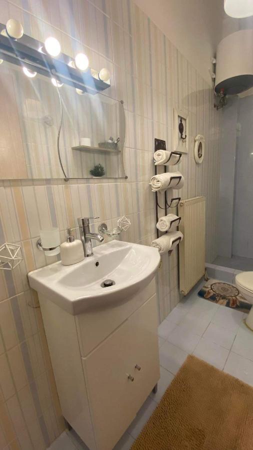 Cozy Minimal Apartment Пірей Екстер'єр фото