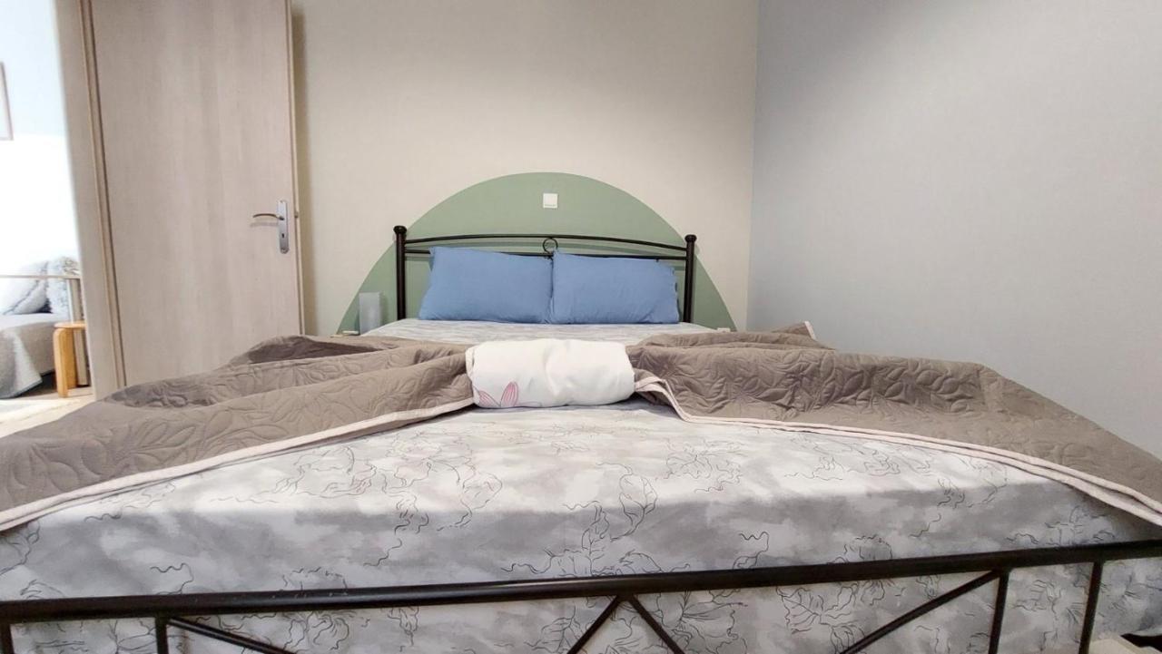 Cozy Minimal Apartment Пірей Екстер'єр фото